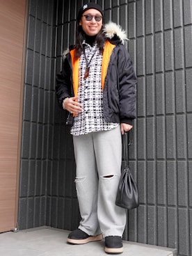 「off white（オフホワイト）のアイテム」を使った、𝕄𝔸𝕊𝔸さん（メンズ・174cm）の冬コーディネート