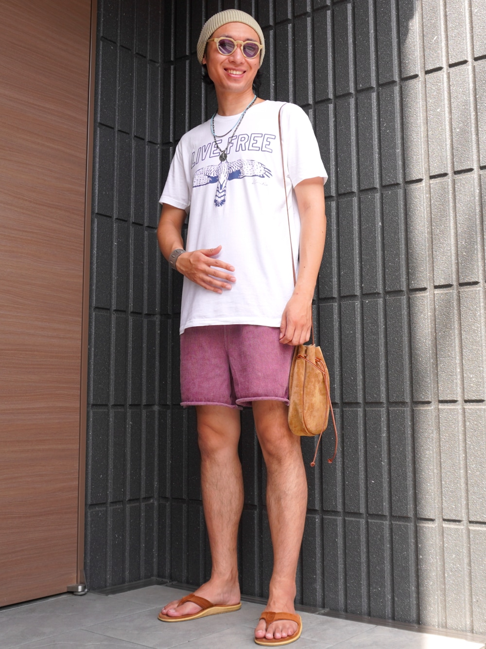 「鎌倉、ニット帽、ショートパンツ、スウェットパンツ、サンダル、夏コーデ、ootd、outfit」｜「KINETIXのアイテム（Tシャツ/カットソー、ホワイト系）」を使った、𝕄𝔸𝕊𝔸さん（メンズ・174cm）の夏コーディネートの1枚目の写真