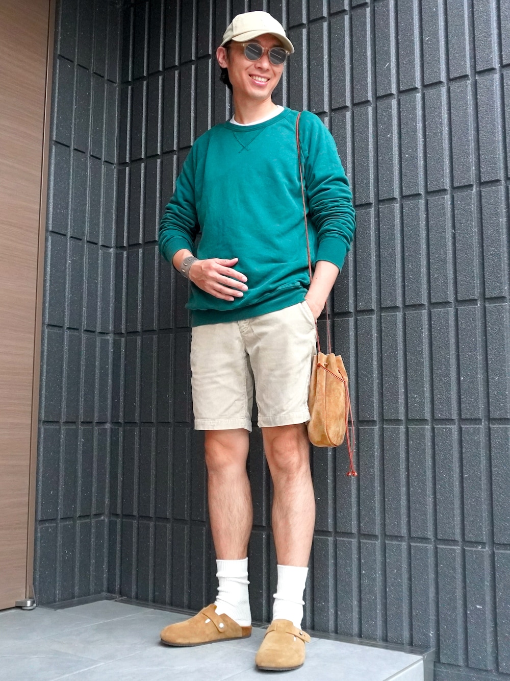 「鎌倉、スウェット、コーデュロイ、ショートパンツ、サンダル、サーフ、春コーデ、ootd、outfit」｜「RHC Ron Hermanのアイテム（キャップ、ベージュ系）」を使った、𝕄𝔸𝕊𝔸さん（メンズ・174cm）の夏コーディネートの1枚目の写真