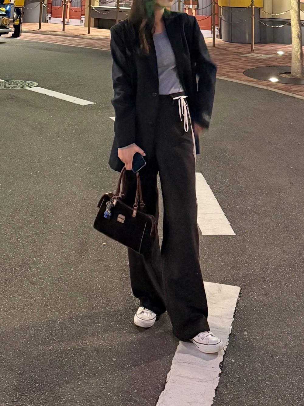 「ワイドパンツ、韓国ファッション、オトナカジュアル、ジャケット、韓国ブランド」｜「古着のアイテム（トートバッグ、ブラウン系）」を使った、rinoさん（レディース・166cm）の春コーディネートの1枚目の写真