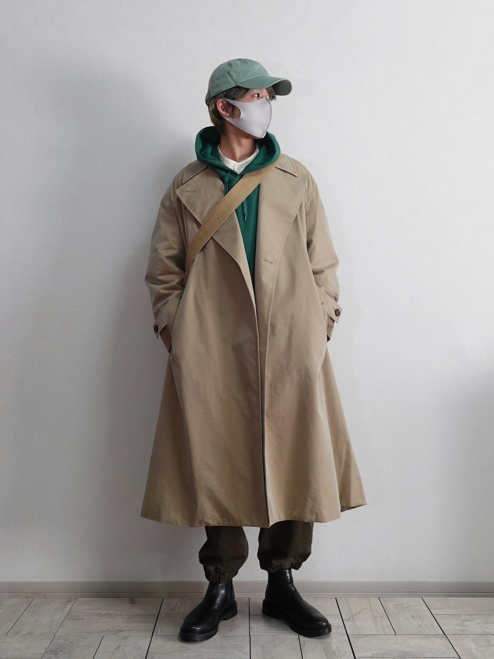 その他のワンピース/ドレス、グリーン系のパーカー、その他のワンピース/ドレスを着用したメンズの春コーディネートの1枚目の写真