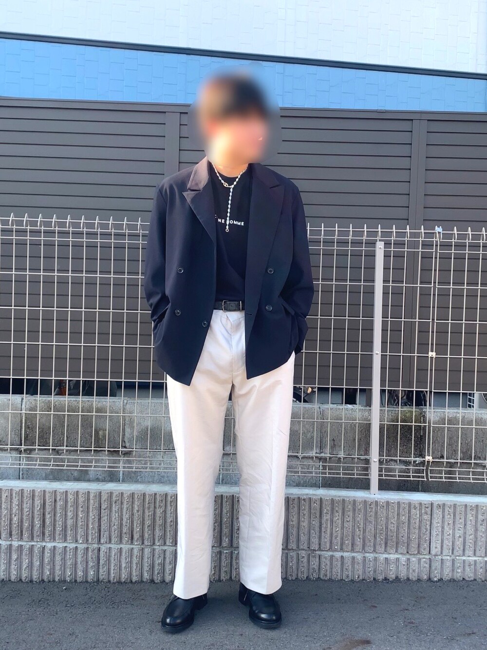 「ごきげんウィーク、春コーデ、シンプル、シンプルコーデ、春、ビッグシルエット、リラックススタイル、大人コーデ、白パンツ、タックイン、いいね、save、フォローお願いします🤑」｜「MIDIUMISOLIDのアイテム（スラックス、ホワイト系）」を使った、シンさん（メンズ・170cm）の春コーディネートの1枚目の写真