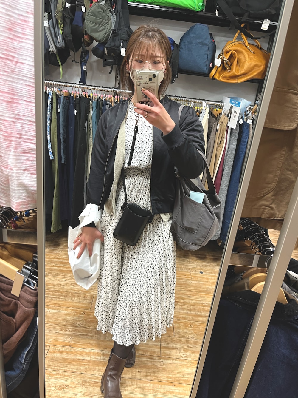 「gelato piqueのアイテム（トートバッグ、グレー系）」を使った、haru🌸さん（レディース・160cm）の春コーディネートの1枚目の写真