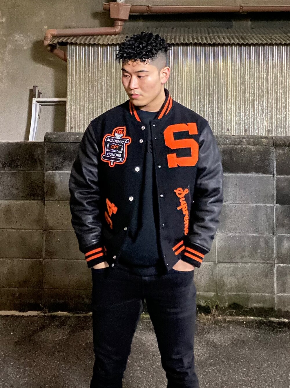 「supreme、supremeスタジャン、スタジャン、drewhouse、justinbieber、ストリート」｜「Supreme のアイテム（スタジャン、ブラック系）」を使った、GAIさん（メンズ・172cm）の冬コーディネートの1枚目の写真