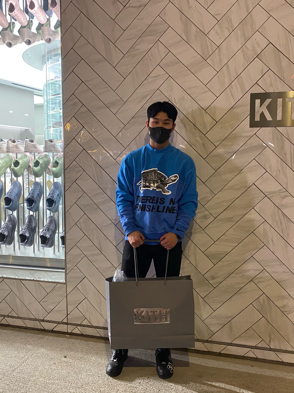 「NIKE、cpfm、kith、ストリート」｜「NIKEのアイテム（ニット/セーター、ブルー系）」を使った、GAIさん（メンズ・172cm）の冬コーディネートの1枚目の写真