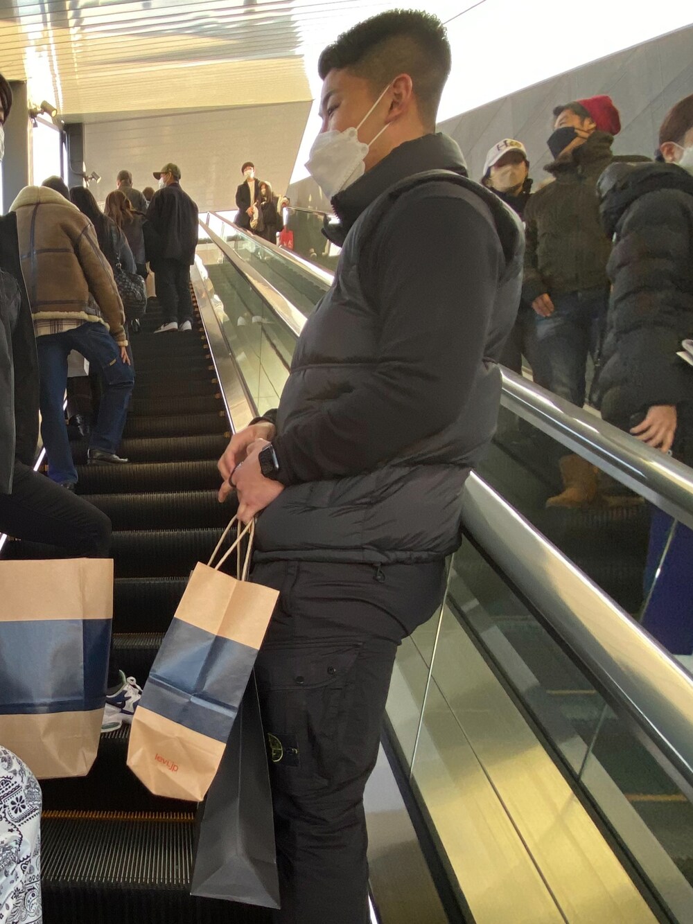 「ストーンアイランド、stoneisland、カーゴパンツ、ユニクロ、ZARA」｜「STONE ISLANDのアイテム（カーゴパンツ、ブラック系）」を使った、GAIさん（メンズ・172cm）の冬コーディネートの1枚目の写真