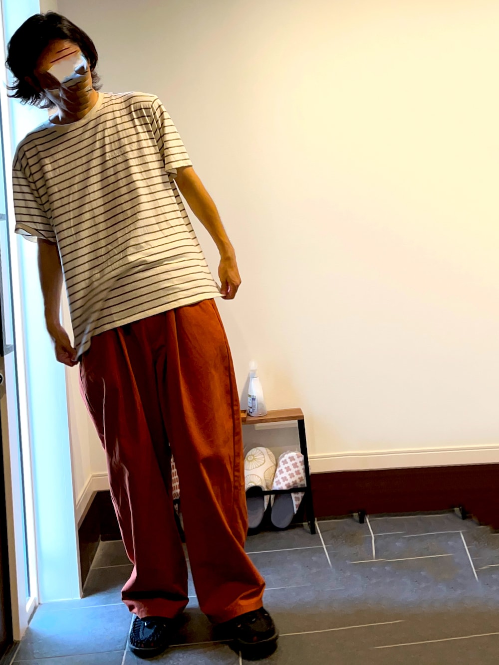 「Tシャツ、半袖、バルーンパンツ、チノパン、ボーダー、ボーダーTシャツ、オレンジ、カラーパンツ、サンダル、スポーツサンダル」｜「NANO universeのMC×PURE WASTE クルーネックボーダーTシャツ（Tシャツ/カットソー、その他）」を使った、ぺちゃんこさん（メンズ・178cm）の夏コーディネートの1枚目の写真