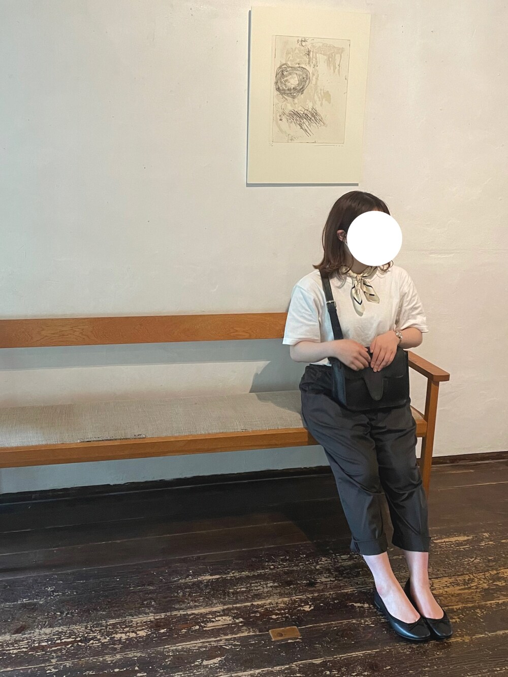 「カフェ巡り、シンプル、シンプルコーデ、オローネ、パンプス、低身長コーデ、大人コーデ、綺麗目コーデ」｜「オローネのアイテム（パンツ、ブラック系）」を使った、minoさん（レディース・146cm）の秋コーディネートの1枚目の写真