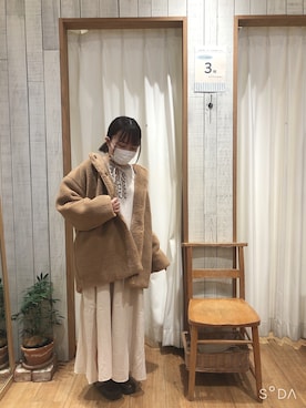 「刺繍」｜「アイテム（ノーカラーコート）」を使った、ながい みさきさん（レディース・153cm）の冬コーディネート