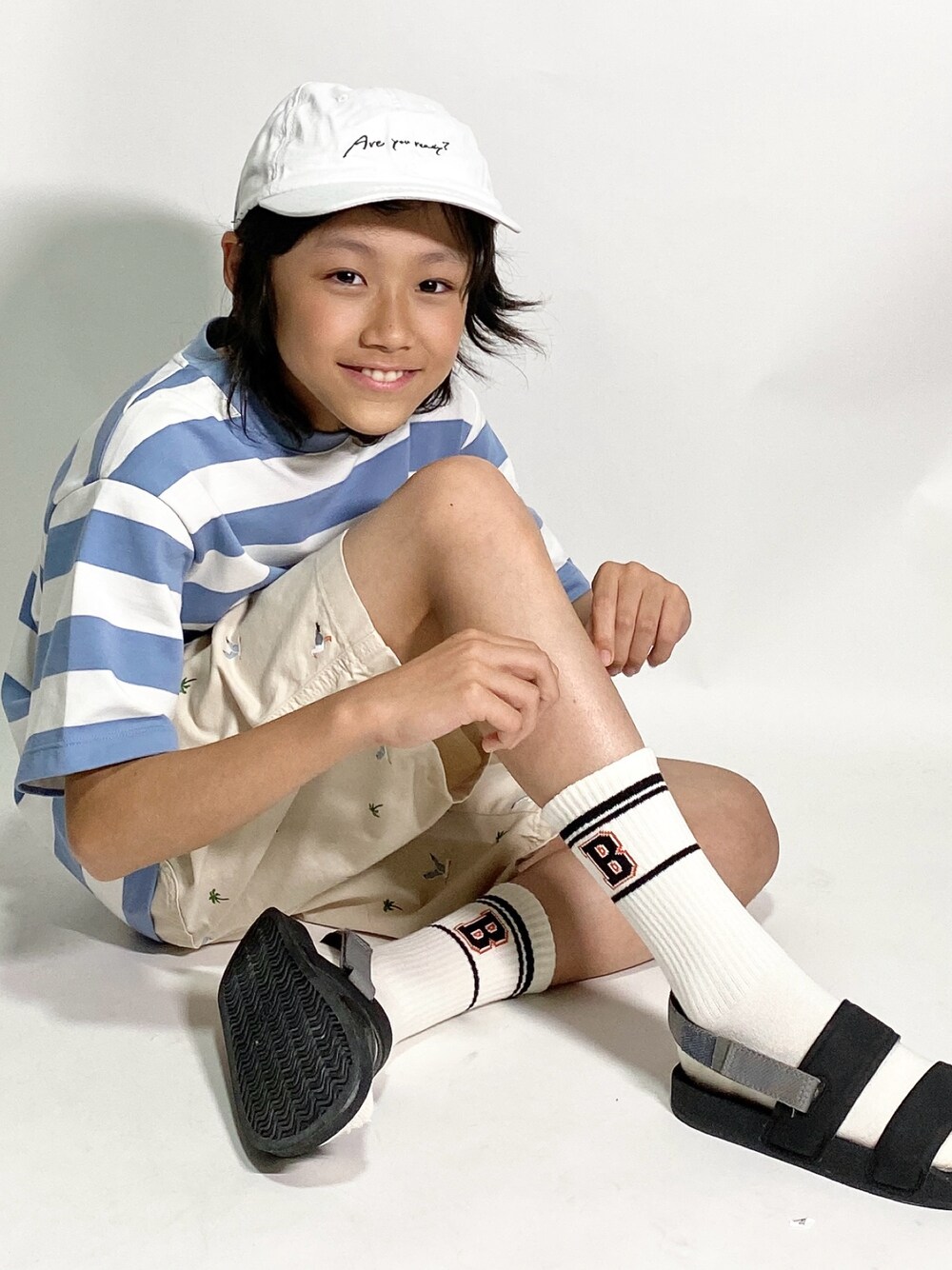 「UNIQLO、ユニクロ、ユニクロキッズ、ボーダー、スポーツミックス、パステルカラー、初夏コーデ、キッズファッション、サンダル、春夏コーデ、ユニクロコーデ、夏コーデ、シンプルコーデ、きれいめカジュアル、Tシャツ」｜「UNIQLOのアイテム（Tシャツ/カットソー、ブルー系）」を使った、Hayatoさん（キッズ・140cm）の春コーディネートの1枚目の写真