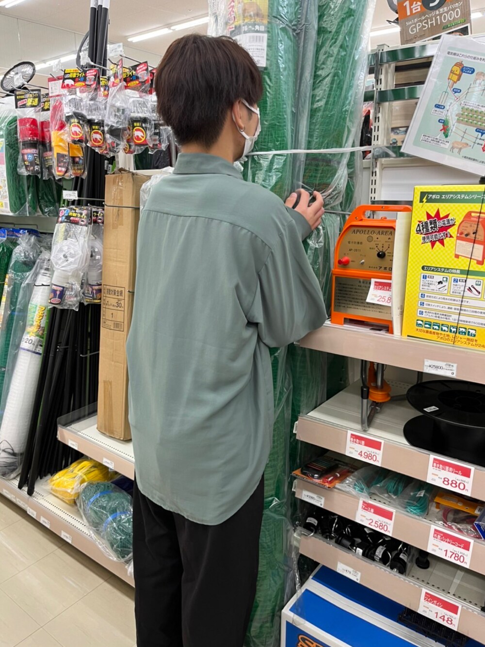 「秋ルック紹介するよ」｜「GUのアイテム（シャツ/ブラウス、グリーン系）」を使った、ibutanakaさん（メンズ・170cm）の秋コーディネートの1枚目の写真