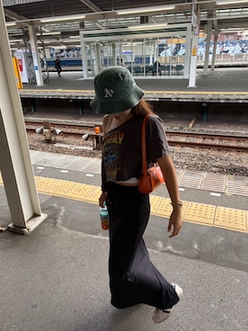 「AZUL by moussy（アズールバイマウジー）のアイテム（スカート）」を使った、Nenekaさん（レディース・161cm）の秋コーディネート