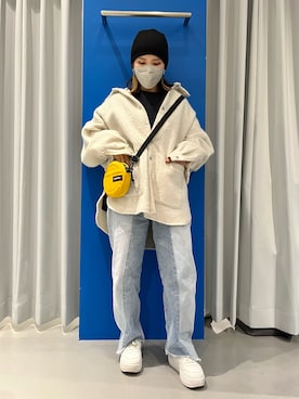 「terfa eastpakのアイテム（ショルダーバッグ、イエロー系）」を使った、YU-KA OZAWAさん（レディース・153cm）の冬コーディネート