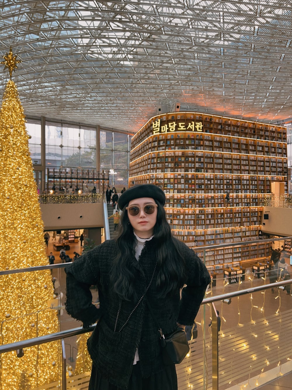 「Starfield Library、koreatrip、オトナカジュアル、レイヤードスタイル」｜「HAREのアイテム（ノーカラージャケット、ブラック系）」を使った、Zoey 池👾さん（レディース・163cm）の春コーディネートの1枚目の写真