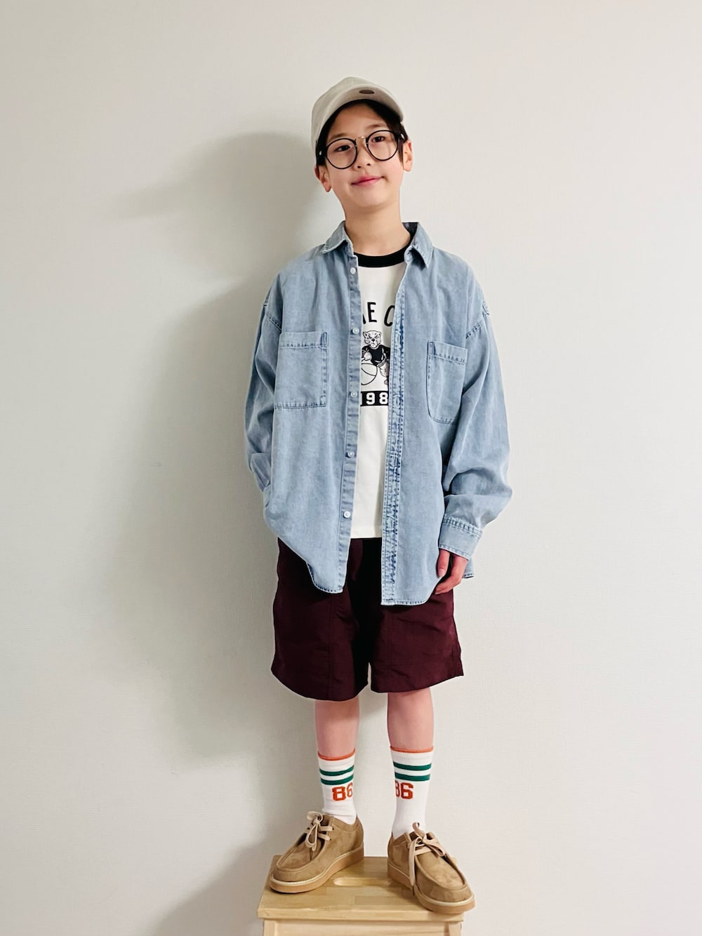 「春コーデ、デニムシャツ、キャップ、ハーフパンツ、Tシャツ、プチプラ」｜「NEW ERAの【別注】＜NEW ERA (ニューエラ)＞MLB キャップ2（キャップ、ベージュ系）」を使った、syun★さん（キッズ・141cm）の春コーディネートの1枚目の写真