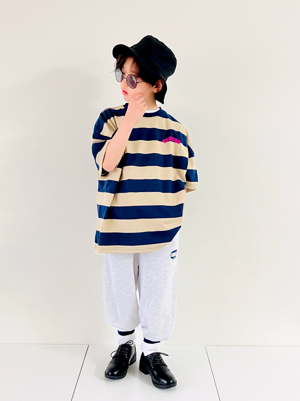 「こどもの日、GWコーデ、ローファー、ブーツ、スウエット、ボーター、ハット、サングラス、ボーダーTシャツ、カジュアルコーデ、ストリートコーデ、ストリート、シンプルコーデ」｜「unname_supplyのアイテム（Tシャツ/カットソー、ブルー系）」を使った、syun★さん（キッズ・135cm）の春コーディネートの1枚目の写真