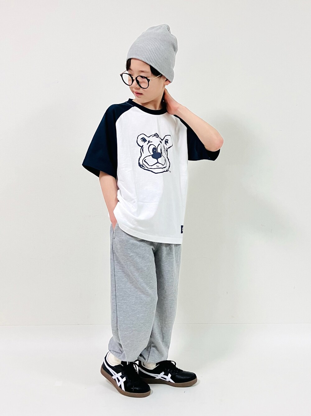 「春のNewスタイル、カジュアルコーデ、ストリート、スポーツミックス、ラグランTシャツ、スウエット、ビーニー、春コーデ、春ファッション、キャップ、小学生」｜「CIAOPANIC TYPYの【KIDS】カラーリブビーニー（ニットキャップ/ビーニー、グレー系）」を使った、syun★さん（キッズ・136cm）の春コーディネートの1枚目の写真