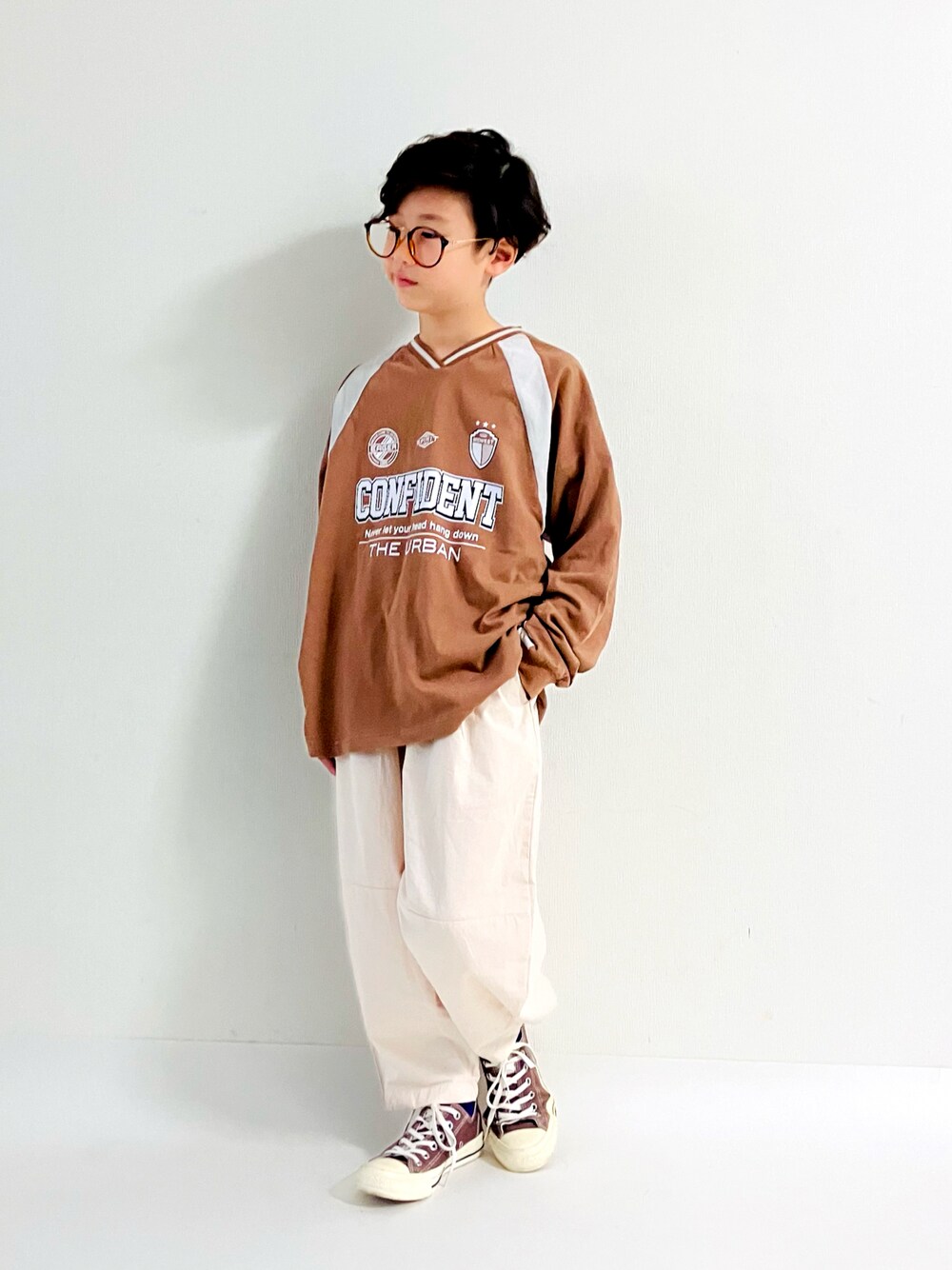 「秋服まるっと大公開、秋服準備はじめました、秋コーデ、ロンT、カラーパンツ、淡色コーデ、ブラウン」｜「undeny.のアンディニー バルーンパンツ（その他パンツ、ホワイト系）」を使った、syun★さん（キッズ・135cm）の秋コーディネートの1枚目の写真