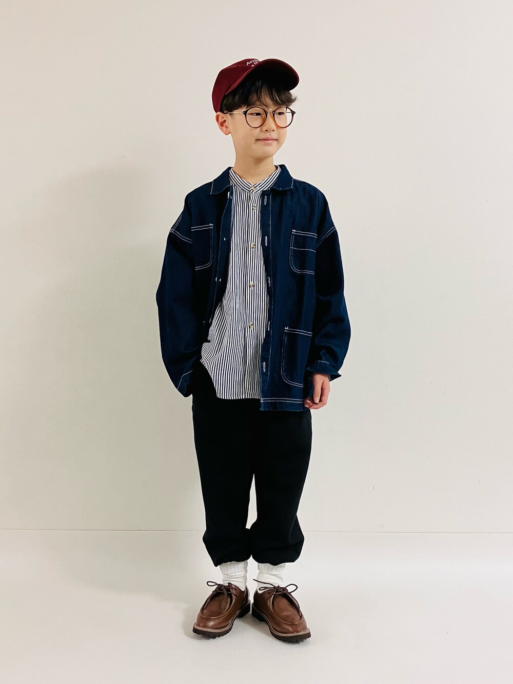 「ブラウン、キッズコーデ、デニムジャケット、シャツスタイル」｜「GUのアイテム（キャップ、レッド系）」を使った、syun★さん（キッズ・140cm）の秋コーディネートの1枚目の写真