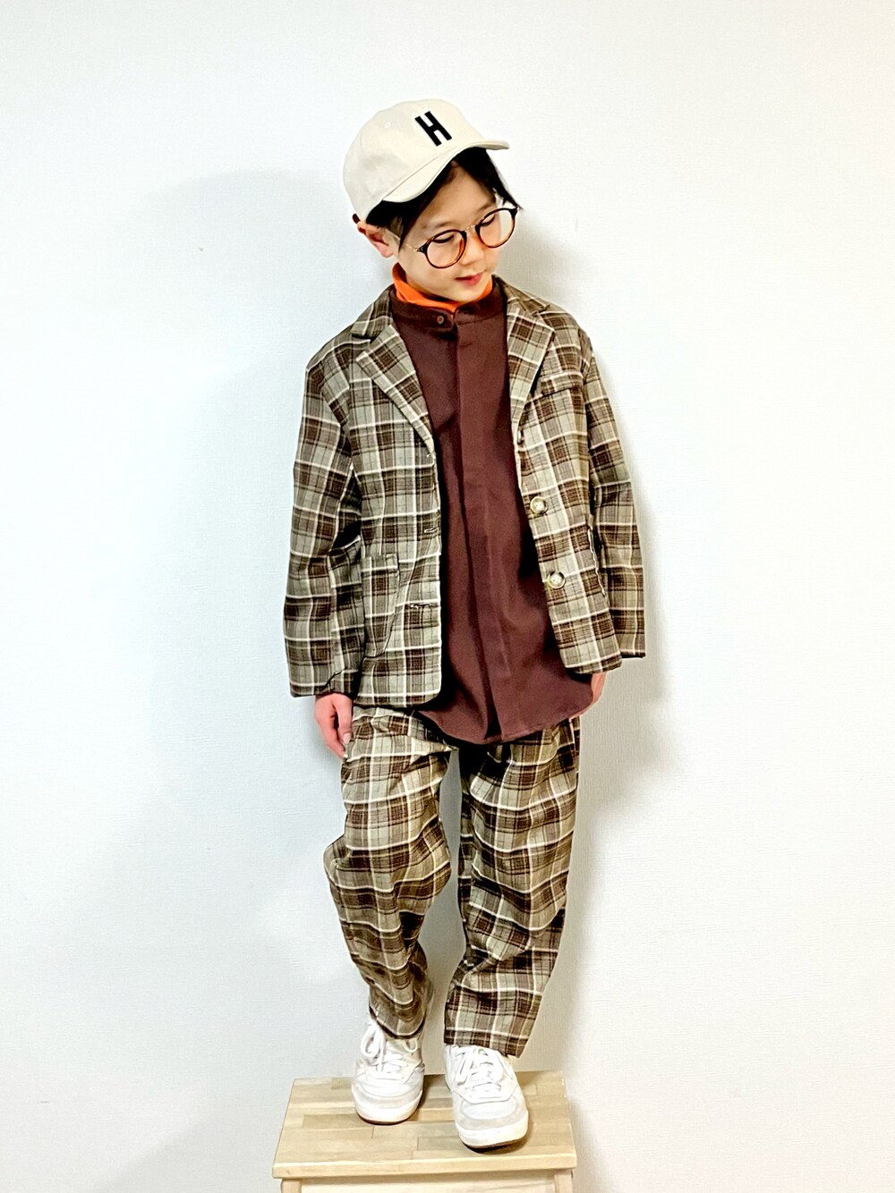 「チエックパンツ、セットアップ、シャツスタイル、レイヤードスタイル、タートルネック、キャップ、ニューバランス、チェック、ゆるコーデ、男の子、キッズファッション、セレモニー、セレモニーコーデ、カジュアルコーデ」｜「B:MING by BEAMSのB:MING by BEAMS / ワッペンキャップ（キャップ、ホワイト系）」を使った、syun★さん（キッズ・130cm）の冬コーディネートの1枚目の写真