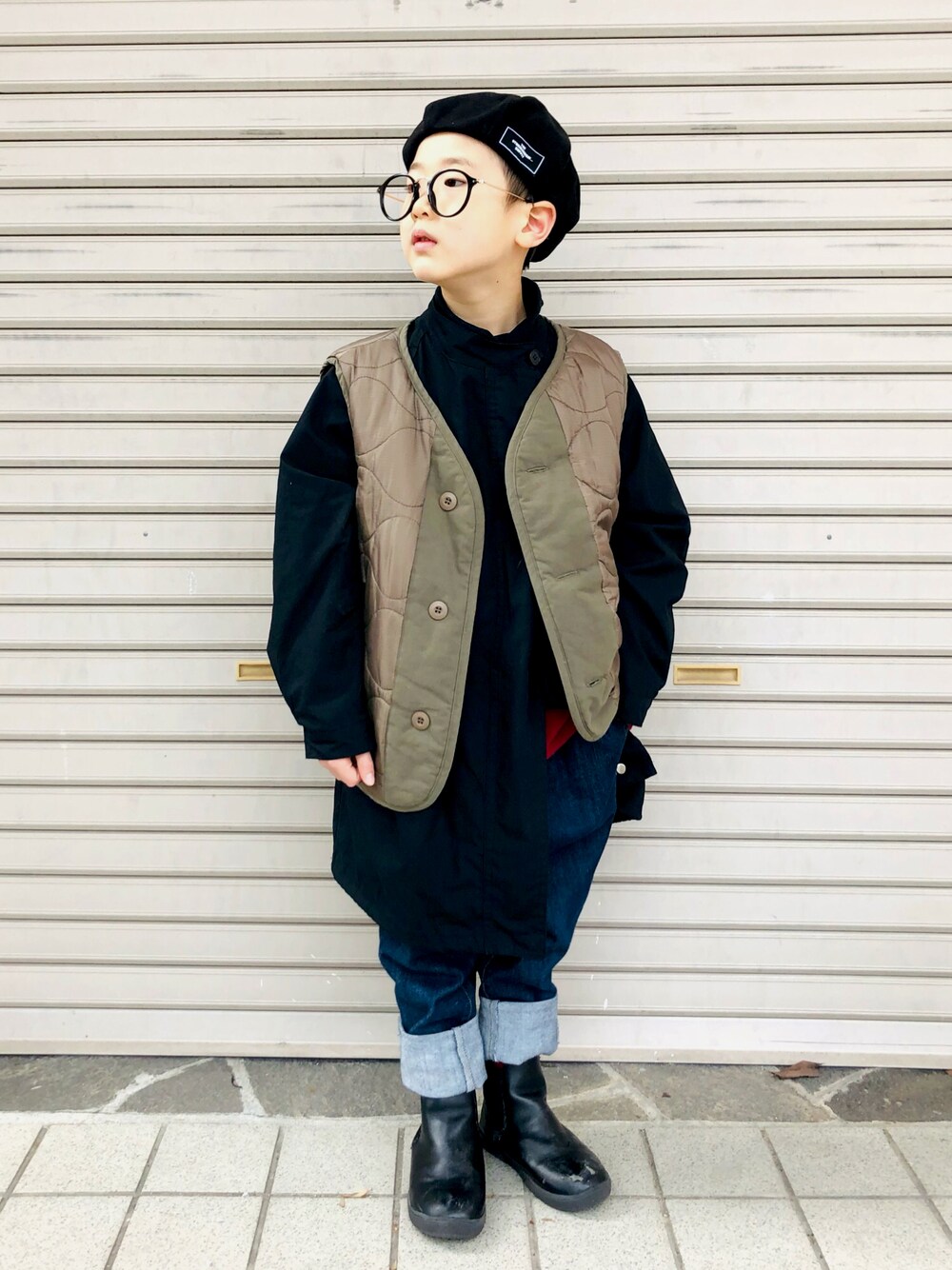 「わたしの推しブランド、キッズファッション、ブーツ、ストリート、モードストリート、ビッグシルエット、ゆるっとコーデ、コート、キルティングジャケット、キルティング、おとこのこ、ボリューム袖、モード」｜「the_otogibanashi_supplyのアイテム（ハンチング/ベレー帽、ブラック系）」を使った、syun★さん（キッズ・120cm）の冬コーディネートの1枚目の写真
