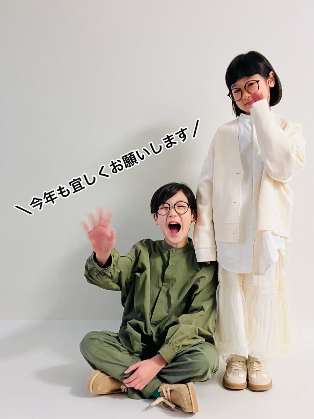 「新年、ワントーン、ワントーンコーデ、淡色コーデ、冬コーデ、2025コーデ」｜「LibertyDollの軽量 ローカットモカシン モックシューズ（モカシン/デッキシューズ、ベージュ系）」を使った、syun★さん（キッズ・140cm）の冬コーディネートの1枚目の写真