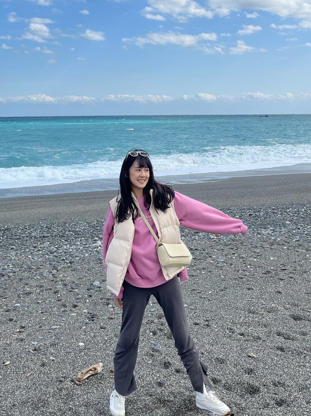 「NIKEの【NIKE / ナイキ】 ウィメンズデイブレイク（スニーカー、ベージュ系）」を使った、Hsuan2さん（レディース・168cm）の冬コーディネートの1枚目の写真