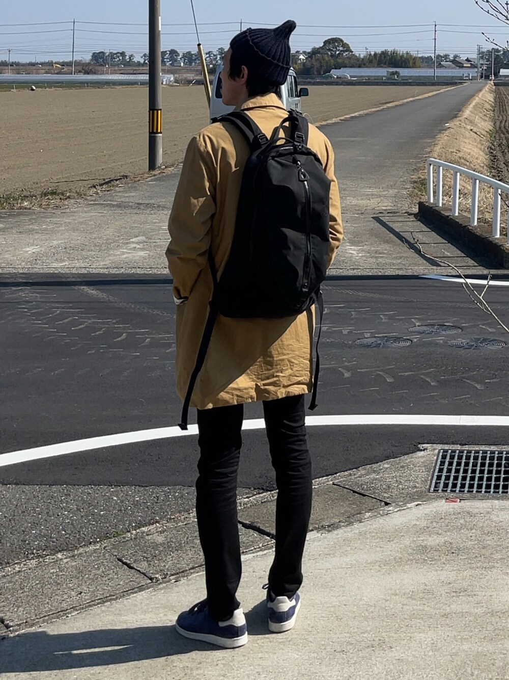 「eel、STILL BY HAND、AcneStudios、ARC'TERYX、ayame、adidas originals、White Mountaineering、サクラコート、春アウター、休日スタイル」｜「EELのサクラコート（ステンカラーコート、ベージュ系）」を使った、蚊取り豚。さん（メンズ・183cm）の冬コーディネートの1枚目の写真