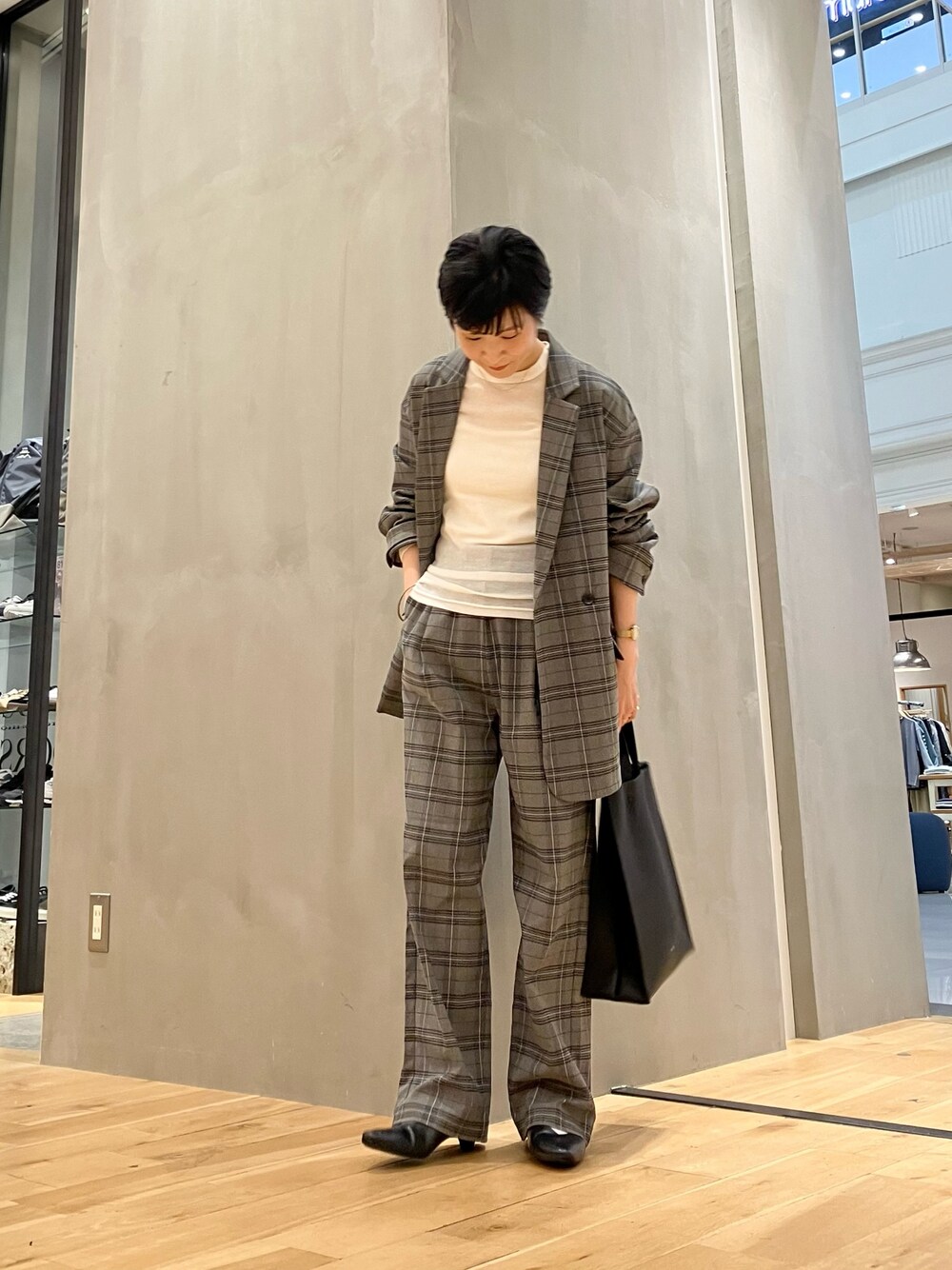 「FORK&SPOON、AudreyandJohnWad、URBAN RESEARCH、URBAN RESEARCH DOORS、Hender Scheme、30代前半、低身長、イエベ秋、骨格ナチュラル、ナチュラル×イエベ秋、シューズサイズ23cm〜23.5cm、ジャケット、パンツスタイル、セットアップ、チェック柄」｜「FORK&SPOONの『セットアップ対応/イージーケア』FORK&SPOON　ideal stretchイージーパンツ（その他パンツ、その他）」を使った、よねむらあやさん（レディース・150cm）の秋コーディネートの1枚目の写真