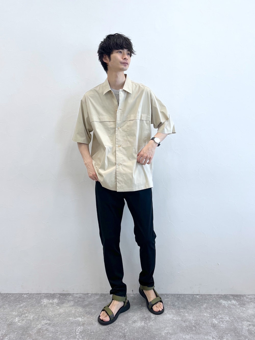 「休日スタイル、カジュアルコーデ、メンズコーデ、オトナカジュアル、Tシャツ、おしゃれさんと繋がりたい、半袖シャツ、シャツスタイル、夏コーデ、30代、スキニーパンツ、サンダルコーデ、休日コーデ、GLOBAL WORK、グローバルワーク(GLOBAL WORK)」｜「GLOBAL WORKのﾓｰｼｮﾝﾃｯｸｽｷﾆｰCOOL/264149（その他パンツ、ブラック系）」を使った、たかひろさん（メンズ・179cm）の夏コーディネートの1枚目の写真