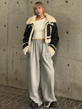 「アイテム（スウェットパンツ）」を使った、小宮山真代さん（レディース・156cm）の秋コーディネート