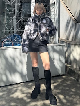 「EMODA（エモダ）のバルキープランプフィットブーツ（ブーツ）」を使った、小宮山真代さん（レディース・156cm）の秋コーディネート