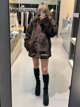 「EMODA（エモダ）のバルキープランプフィットブーツ（ブーツ）」を使った、小宮山真代さん（レディース・156cm）の秋コーディネート