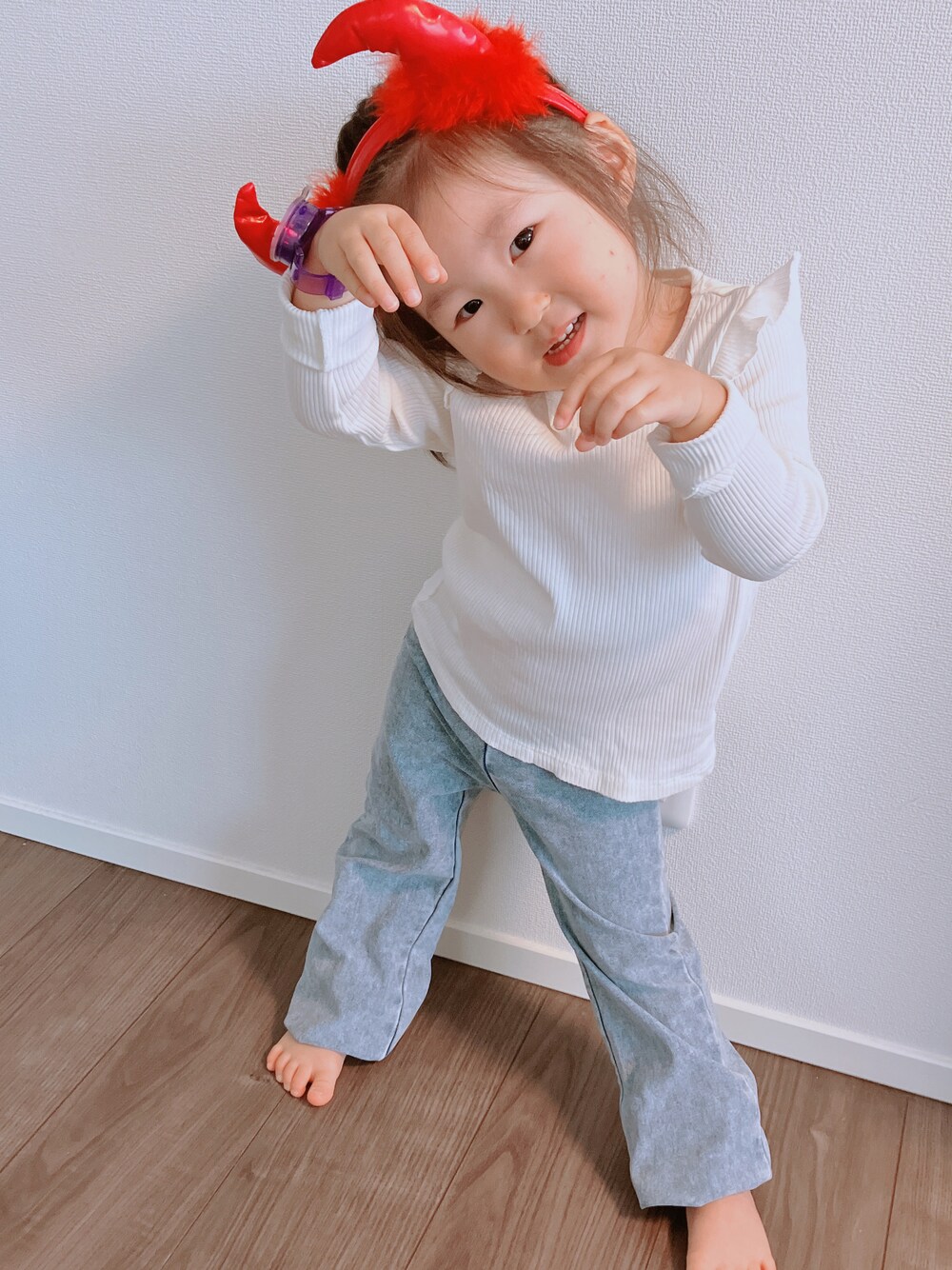 「WEARハロウィン2022、キッズファッション、女の子、むすめふく、おばけぽーず」｜「H&Mのアイテム（デニムパンツ、ブルー系）」を使った、nagiさん（キッズ・90cm）の秋コーディネートの1枚目の写真