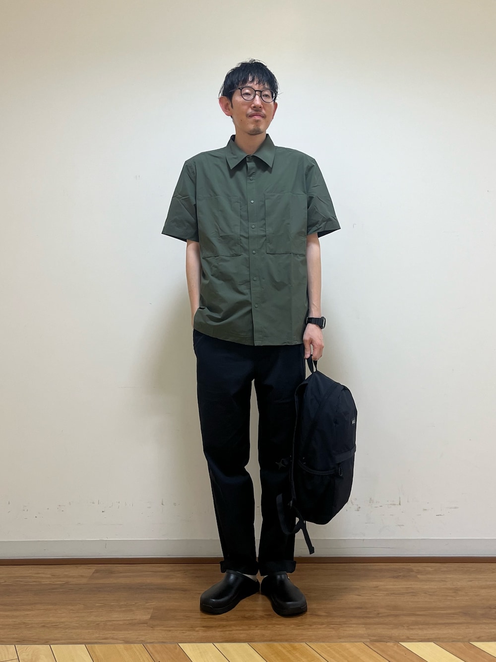 「AIGLEの吸水速乾性 UVカット ショートスリーブシャツ（シャツ/ブラウス、グリーン系）」を使った、Yoshiさん（メンズ・181cm）の夏コーディネートの1枚目の写真