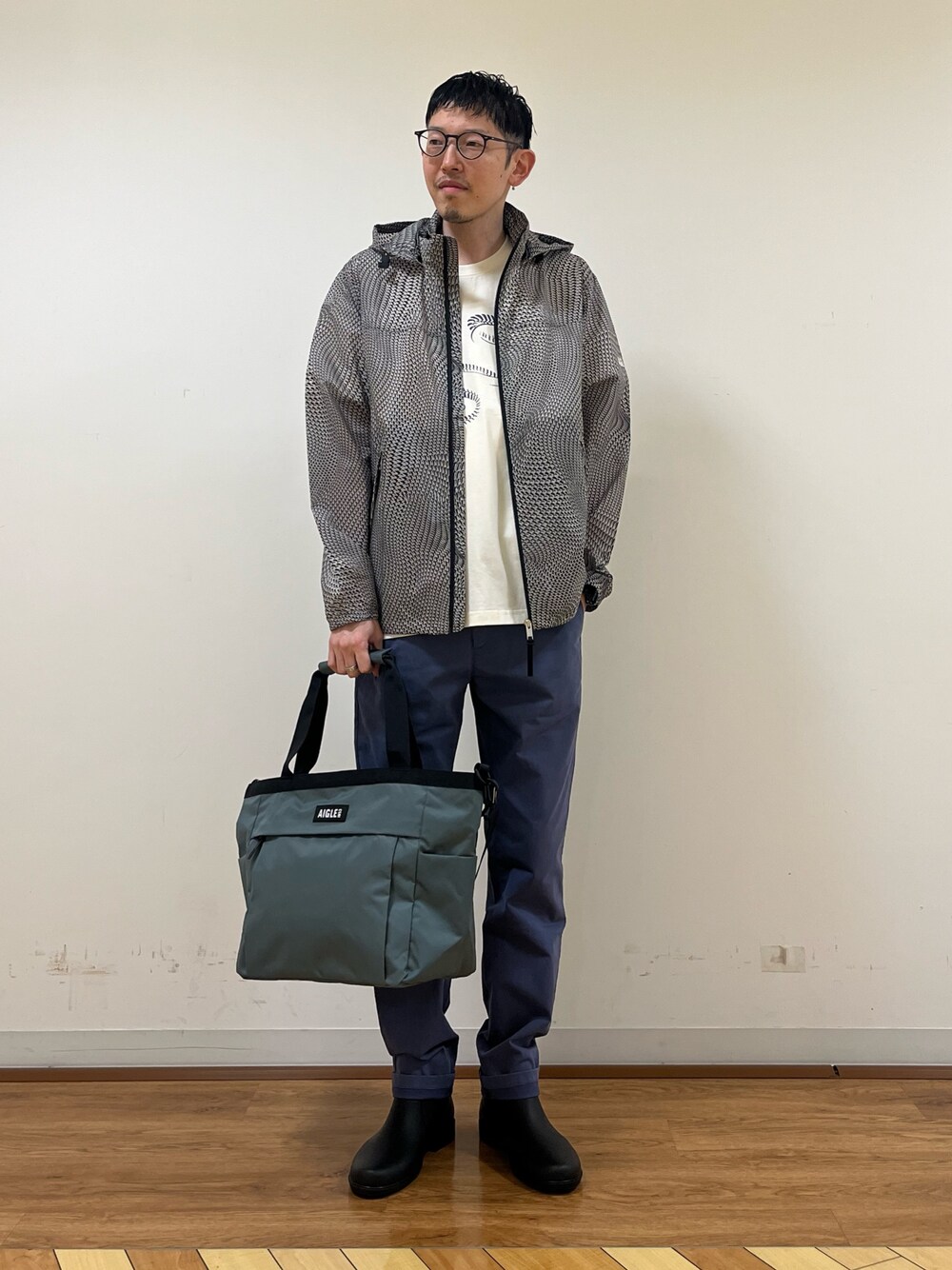 「AIGLEのアイテム（ジャケット/アウター、ブラック系）」を使った、Yoshiさん（メンズ・181cm）の冬コーディネートの1枚目の写真