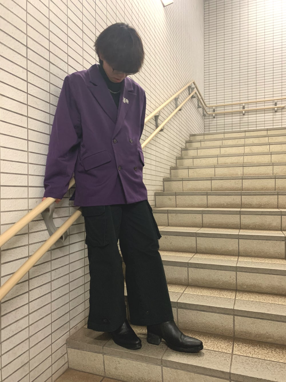 「キレイめ、カーゴパンツ、テーラードジャケット、いいね、save、フォローお願いします🤑、モード、ミリタリーコーデ、フレアパンツ、着回しコーデ、冬コーデ、ファッションを楽しもう、メンズコーデ、ブラック、パープル」｜「ADRERの【ADRER】ステンレスイヤーカフ/イヤカフ/ピアス　両耳用（ピアス（両耳用）、シルバー系）」を使った、kirimiさん（メンズ・164cm）の秋コーディネートの1枚目の写真