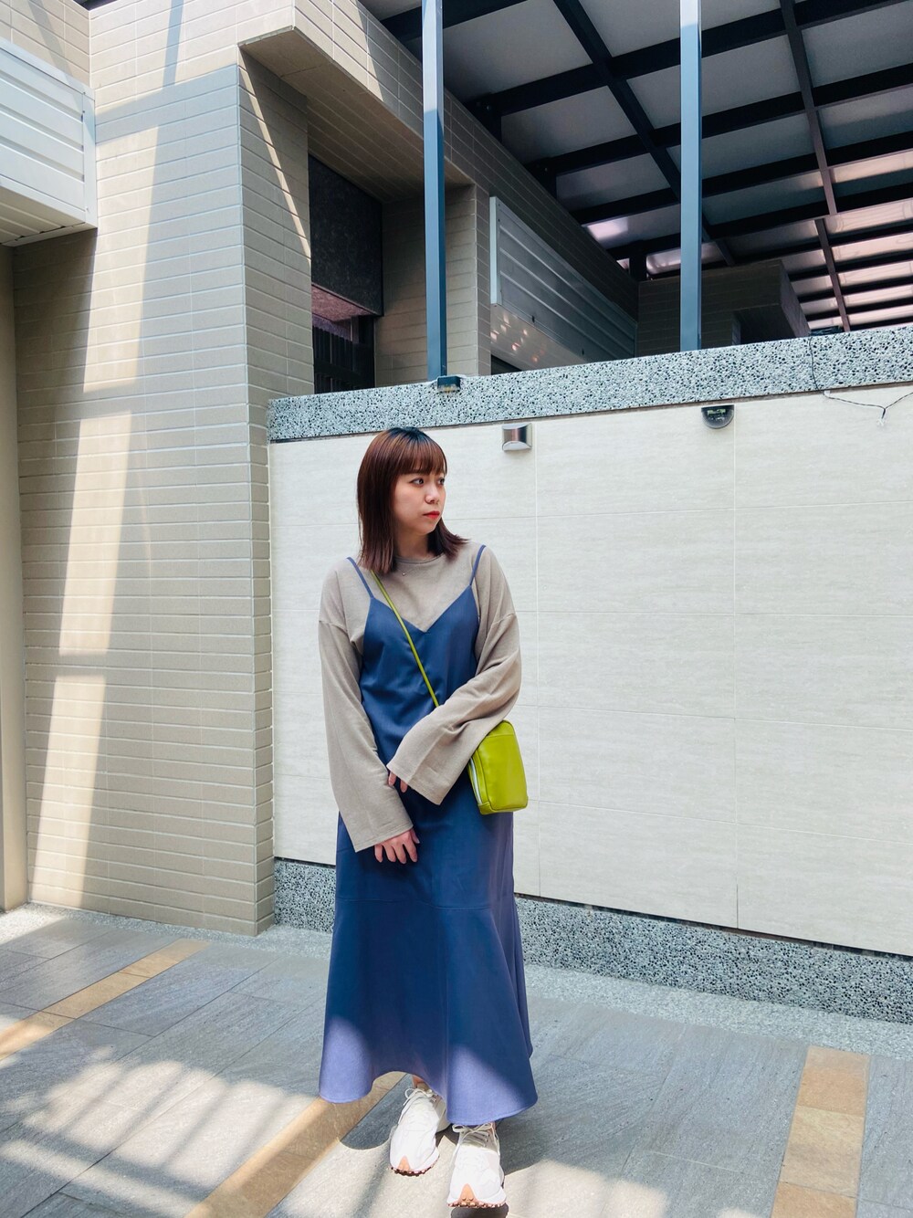 「GUのアイテム（ジャンパースカート、パープル系）」を使った、Maruko さん（レディース・157cm）の春コーディネートの1枚目の写真