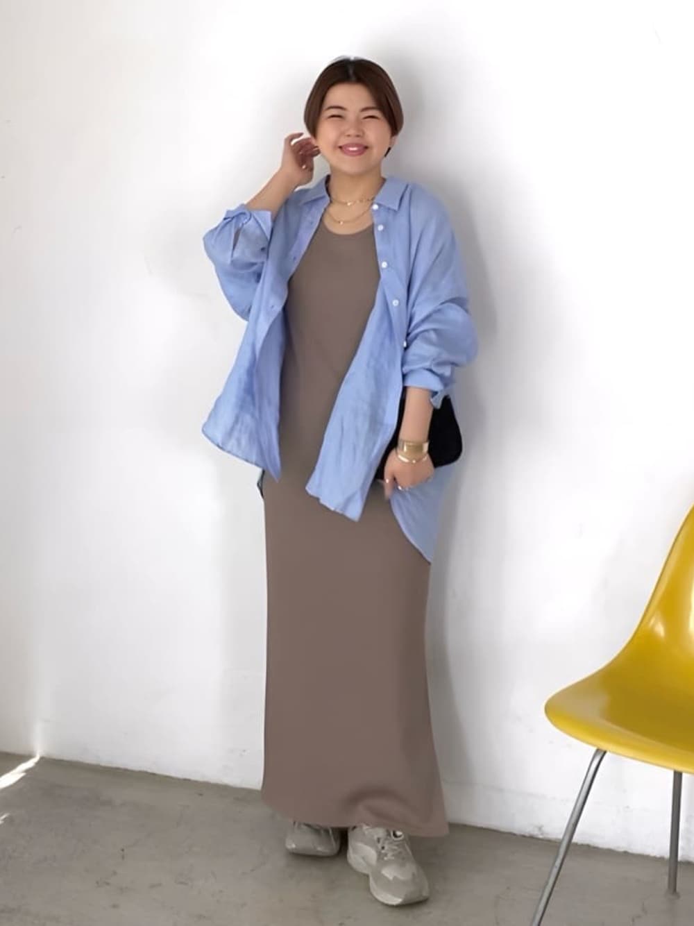 「春のおしゃ見えテクニック、春服、春ファッション、オトナ女子、おでかけコーデ、お洒落さんとつながりたい、ワンピース、リネンシャツ、シャツ、シャツスタイル」｜「RIVE DROITEの2WAYリブタンクワンピース（ワンピース、ホワイト系）」を使った、RIVE DROITE officialさん（レディース・161cm）の春コーディネートの1枚目の写真