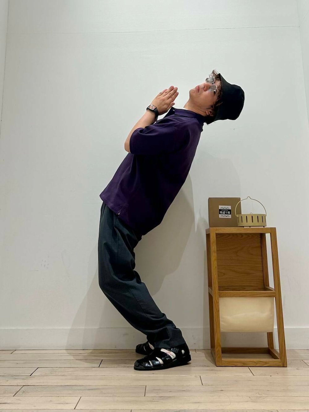 「カジュアル、スポーツミックス、別注、デートコーデ、キャップ、ハット、paraboot、ベーシック、休日コーデ、newarrival、休日スタイル、doors、モテコーデ、ゆったり、ポロシャツ」｜「KIJIMA TAKAYUKIのKIJIMA TAKAYUKI　BUCKET HAT（ハット、ブラック系）」を使った、パックマンIIIさん（メンズ・170cm）の春コーディネートの1枚目の写真