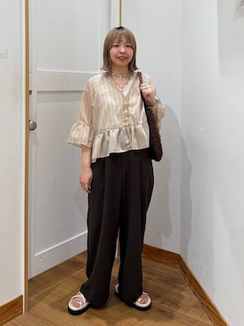「GLOBAL WORK（グローバルワーク）のイージーケアストレッチコクーンパンツ/647474（その他パンツ、ブラウン系）」を使った、ミカミさん（レディース）の夏コーディネート