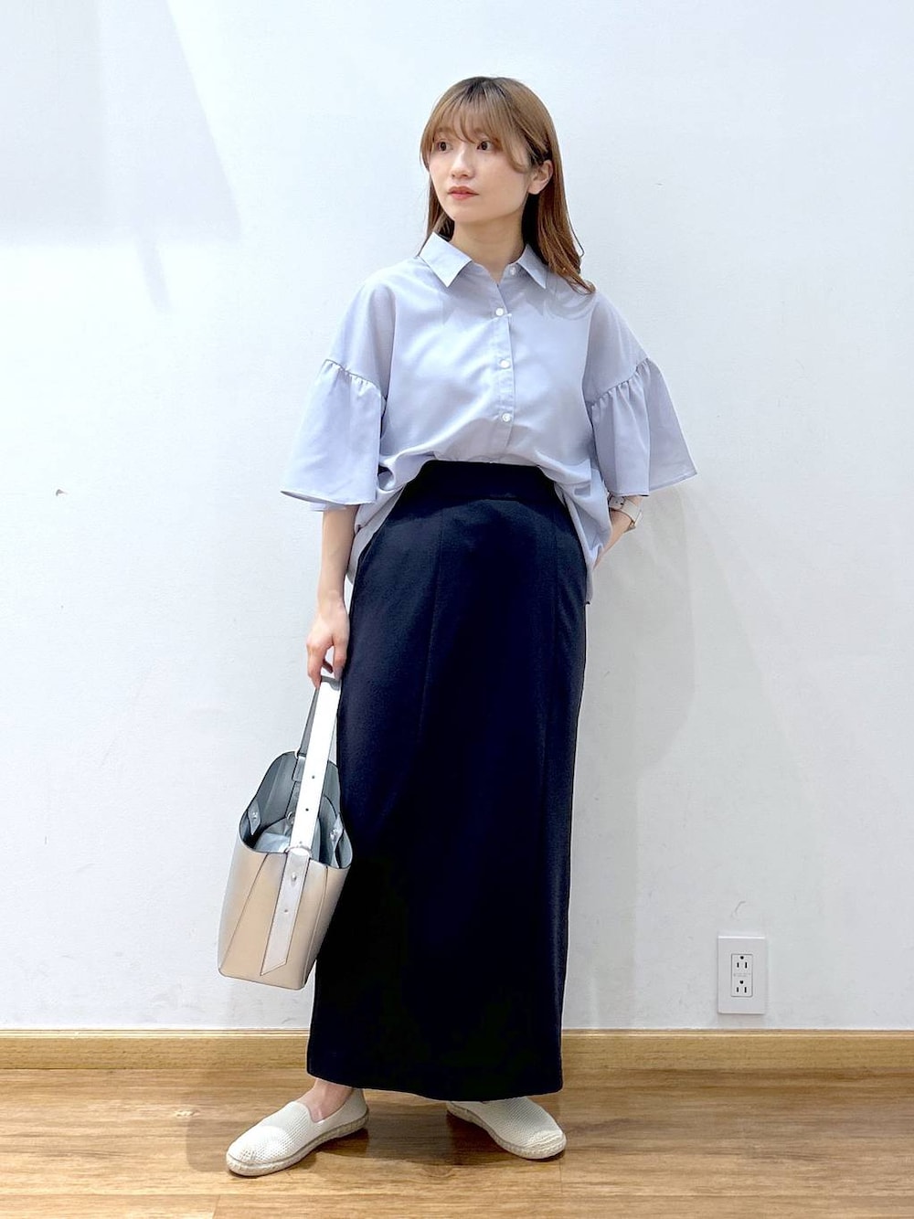 「低身長、フェミニン、きれいめ、カジュアル、ウツクシルエット_GLOBAL WORK、スカート、シャツ、ブラウス、ネックレス、バッグ、夏コーデ」｜「GLOBAL WORKのステンレススライドネックレス/196418（ネックレス、シルバー系）」を使った、Hikaruさん（レディース・154cm）の夏コーディネートの1枚目の写真