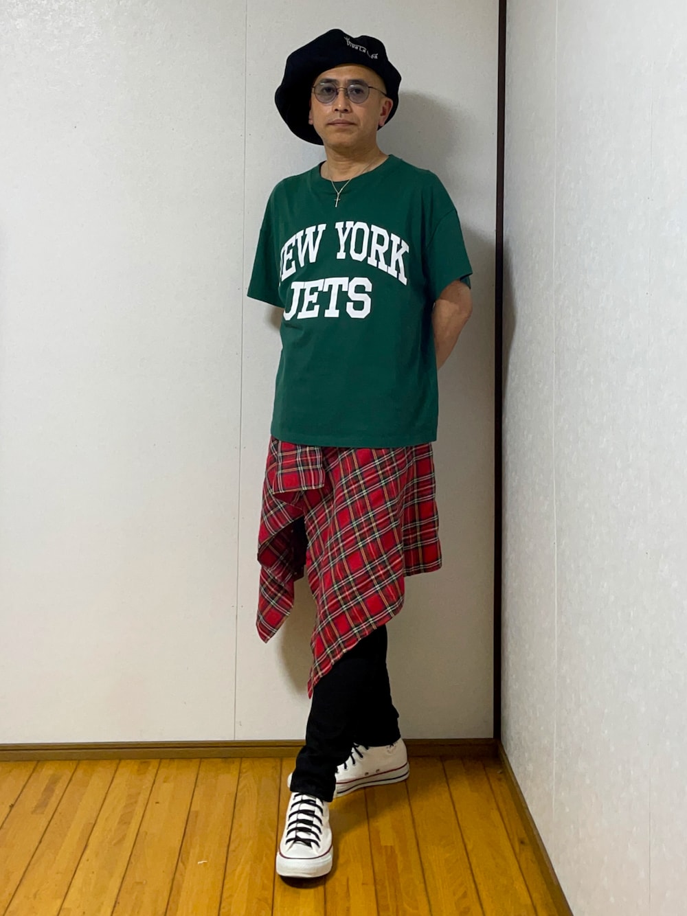 「H&M、ユニクロ、GU、スカート、低身長コーデ、レディース男子、おしゃれさんと繋がりたい、春コーデ、ブラック、ラフ、白スニーカー、オトナカジュアル、キレイめコーデ、シンプルスタイル」｜「H&Mのアイテム（Tシャツ/カットソー、グリーン系）」を使った、azukiさん（メンズ・162cm）の春コーディネートの1枚目の写真