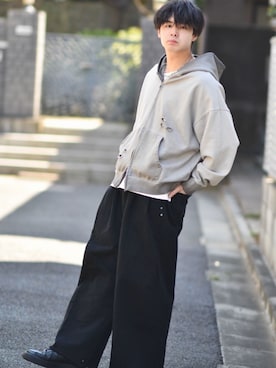 「ADRER（アドラー）のHeavy Weight Two tuck Sweat Pants / ヘビーウェイト2タックスウェットパンツ（スウェットパンツ、ブラック系）」を使った、来夢⠀さん（メンズ・180cm）の春コーディネート