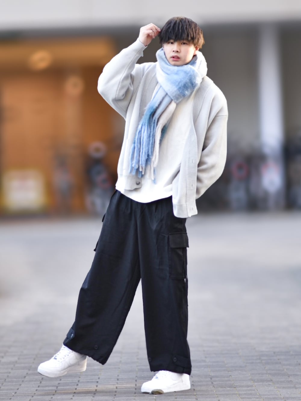 「ADRERの【24AW】extra quality heavy weight jacquard knit cardigan/エクストラクオリティヘビーウエイトジャガードニットカーディガン（カーディガン/ボレロ、グレー系）」を使った、来夢⠀さん（メンズ・178cm）の冬コーディネートの1枚目の写真