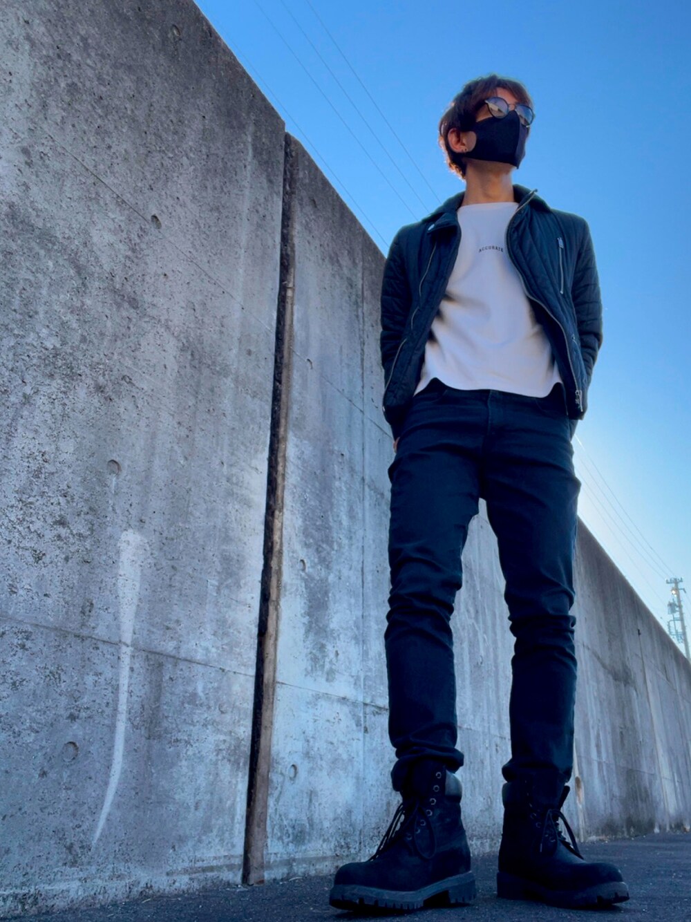 「休日スタイル、ブラック、モノトーン、シンプル、おしゃれさんと繋がりたい」｜「UNIQLOのアイテム（チノパンツ、ブラック系）」を使った、Norijiさん（メンズ・176cm）の秋コーディネートの1枚目の写真