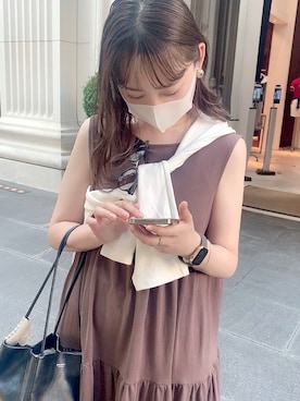 「KBF（ケイビーエフ）の【WEB/一部店舗限定】ティアードマキシカットワンピース（ワンピース、ブラウン系）」を使った、やまゆいさん（レディース・160cm）の秋コーディネート