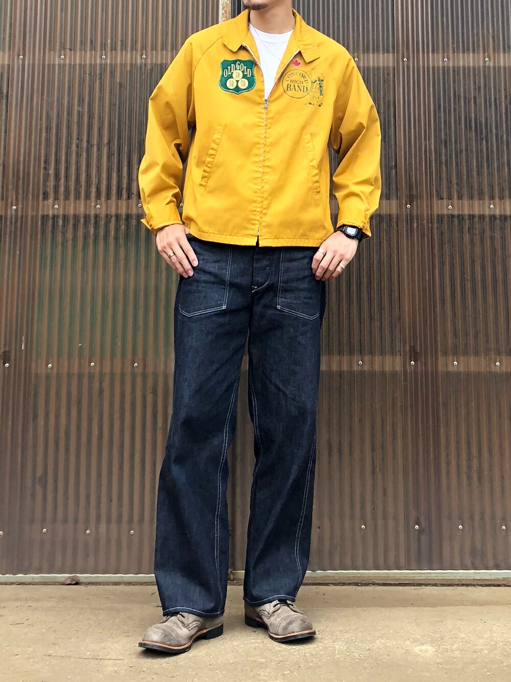 「大人カジュアル、大人コーデ、オトナカジュアル、ヴィンテージ、アメカジ、ジャケット、スイングトップ、ブーツ、デニム、デニムパンツ、ミリタリー、秋コーデ、今日のコーデ、ラフ、秋服」｜「SPORTS MASTERの古着　SPORTSMASTER 60〜70's？ size. M（ステンカラーコート、イエロー系）」を使った、iamimaichさん（メンズ・177cm）の秋コーディネートの1枚目の写真