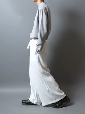 「ホワイトパンツ」｜「アイテム（スラックス）」を使った、ANPASさん（メンズ・181cm）の秋コーディネート