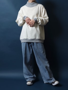 「アイテム（スウェット、ホワイト系）」を使った、Rinanさん（メンズ・178cm）の秋コーディネート